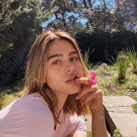 Sempat mengalami anoreksia yang mengancam nyawa, untungnya kini Amelia sudah lebih baik. Foto: Instagram @ameliagray