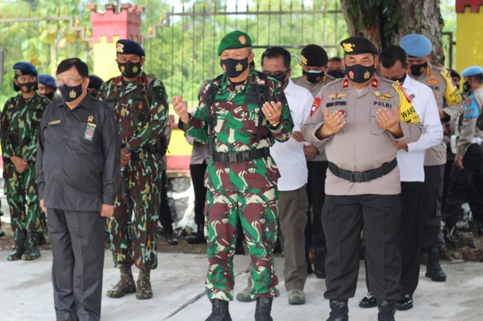 Bertepatan dengan HUT Korps Brimob Polri ke-75, Kapolda Kalteng, Irjen Pol Dedi Prasetyo meresmikan rumah dinas di Mako Satbrimob Polda Kalteng,