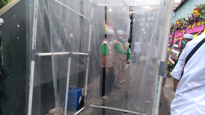 Bilik disinfektan disediakan di lokasi pernikahan putri Habib Rizieq Syihab.