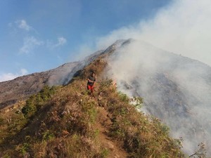 Sedih, Bukit Anak Dara di Lombok Terbakar