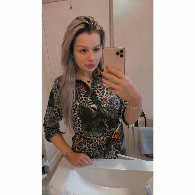 Wanita 27 tahun tersebut membagikan kisah dan foto-fotonya di Facebook. Ia mengaku senang mendapat dukungan dari teman-teman dan para follower. Tapi ini bisa terjadi karena dukungan dari kalian semua, akan selamanya berterima kasih. Alasan aku membagikan foto-foto ini lagi dari masa sebelum, selama, dan setelah kecanduan adalah untuk berbagi, tulisnya di Facebook. Foto: Facebook Demi-Nicole Dunlop