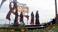 East Java Fashion Harmony kali ini berbeda dengan tahun sebelumnya, yakni outdoor bukan indoor. 