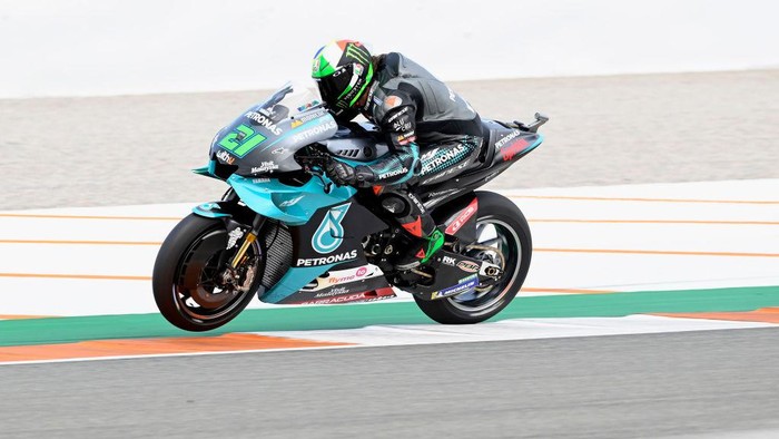VALENCIA, SPAIN - NOVEMBER 13: Franco Morbidelli of Italy and Petronas Yamaha SRT  heads down a straight during the free practice for the MotoGP of Comunitat Valenciana at Comunitat Valenciana Ricardo Tormo Circuit on November 13, 2020 in Valencia, Spain. (Photo by Mirco Lazzari gp/Getty Images)