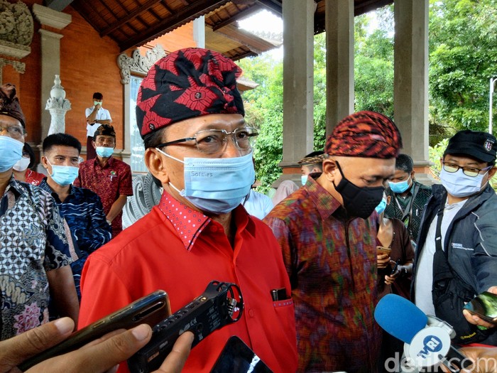 gubernur Bali I Wayan Koster