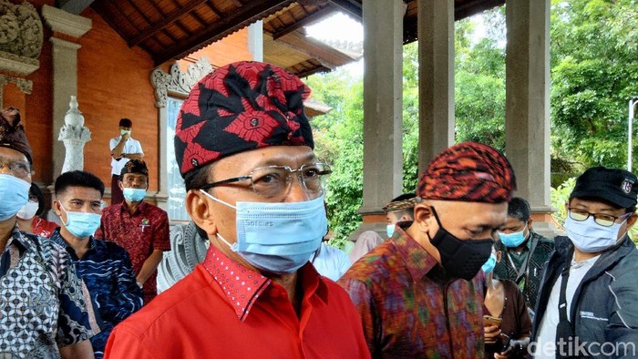 gubernur Bali I Wayan Koster