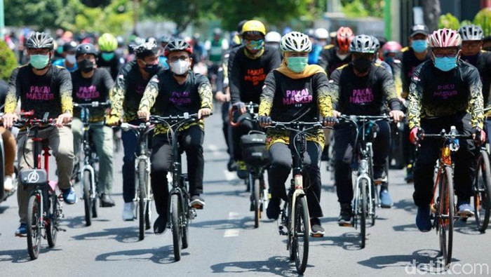 gubernur khofifah nggowes