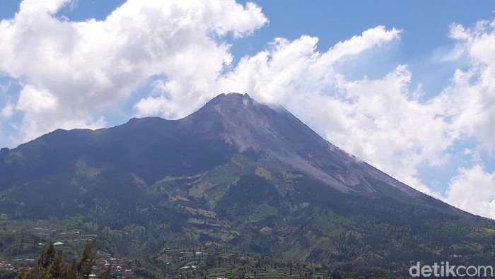 Gunung Merapi. Foto diambil dari Boyolali.