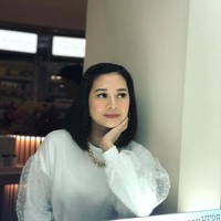 Beauty Influencer Heny Harun berulang tahun ke-46, Jumat (13/11/2020). Netizen pun takjub dengan penampilan Henny yang awet muda. Foto: dok. Instagram @henyharun