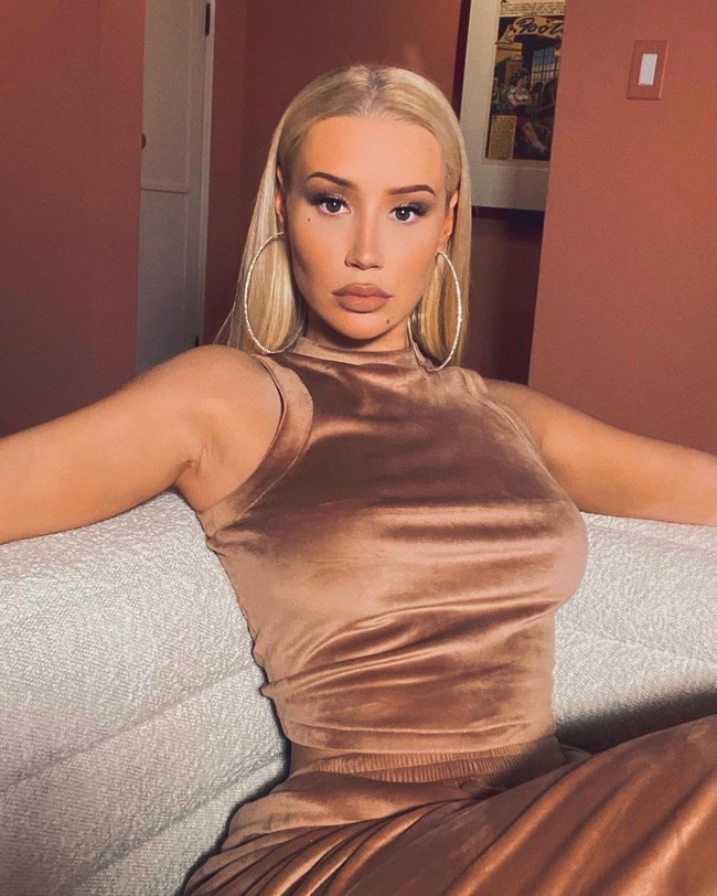 I was feeling cute as f*** but not a single picture turned out just right! tulis keterangan foto Iggy yang mengaku tidak merasa cantik di foto tersebut. Namun ia banyak mendapatkan pujian dari netizen. Foto: dok. Instagram