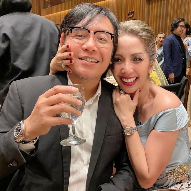 Kabar perceraian Ari dan Vitta tentunya mengejutkan banyak pihak. Pasalnya selama ini rumah tangga keduanya tampak adem ayem dan jauh dari gosip miring. Foto: Instagram @vitta_dessy