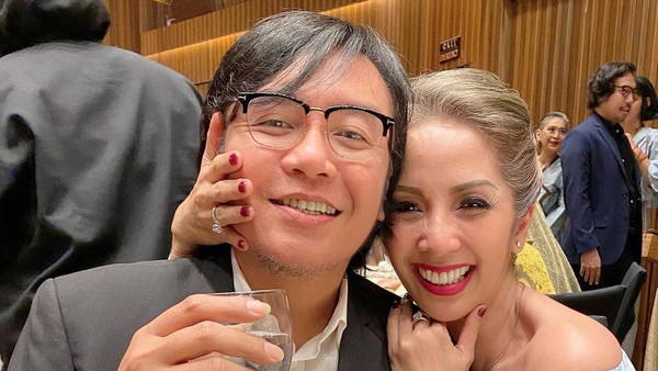 7 Foto Kebersamaan Ari Lasso & Istri, Umumkan Cerai Usai 25 Tahun Bersama