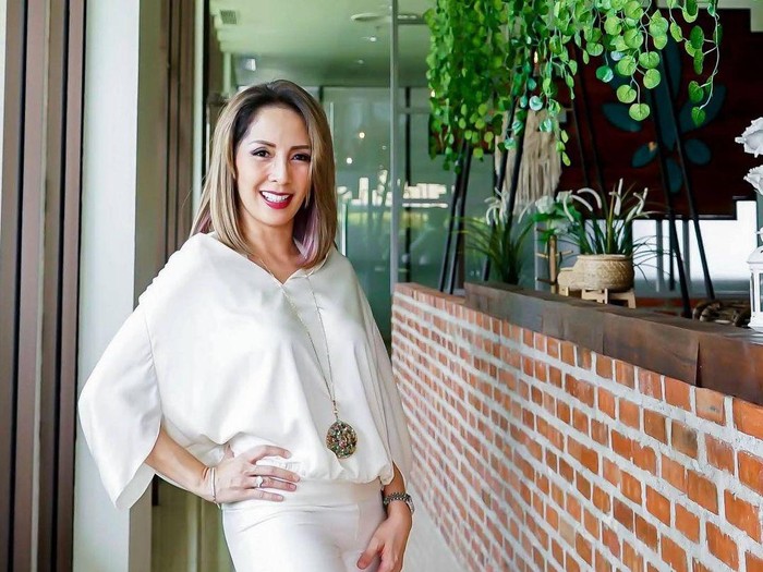 Vita Dessy, istri Ari Lasso.