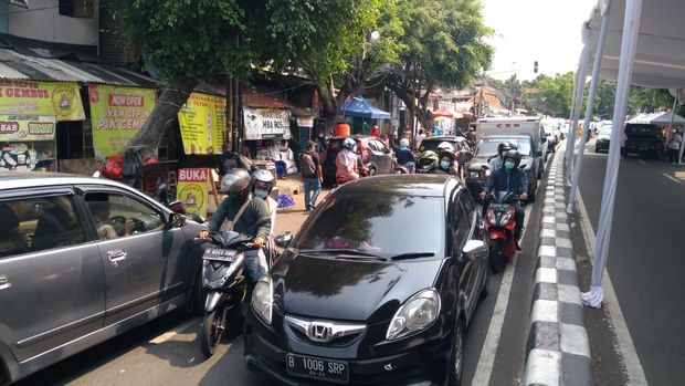 Jalan KS Tubun to Tanah Abang is closed