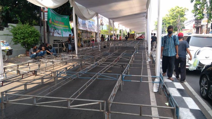 Jalan KS Tubun ke arah Tanah Abang ditutup