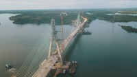 Jembatan ini juga digadang-gadang menjadi jembatan cable stayed dengan dek beton terpanjang di Indonesia. Selain itu, jembatan ini juga dilengkapi dengan teknologi Structural Health Monitoring System (SHMS) yang mampu memantau kesehatan struktur konstruksi jembatan.Foto: Dok. PT Hutama Karya (Persero)