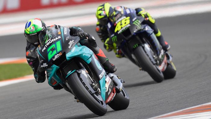 Kualifikasi MotoGP Valencia 2020 VALENCIA, SPAIN - NOVEMBER 13: Franco Morbidelli of Italy and Petronas Yamaha SRT leads the field during the free practice for the MotoGP of Comunitat Valenciana at Comunitat Valenciana Ricardo Tormo Circuit on November 13, 2020 in Valencia, Spain. (Photo by Mirco Lazzari gp/Getty Images)