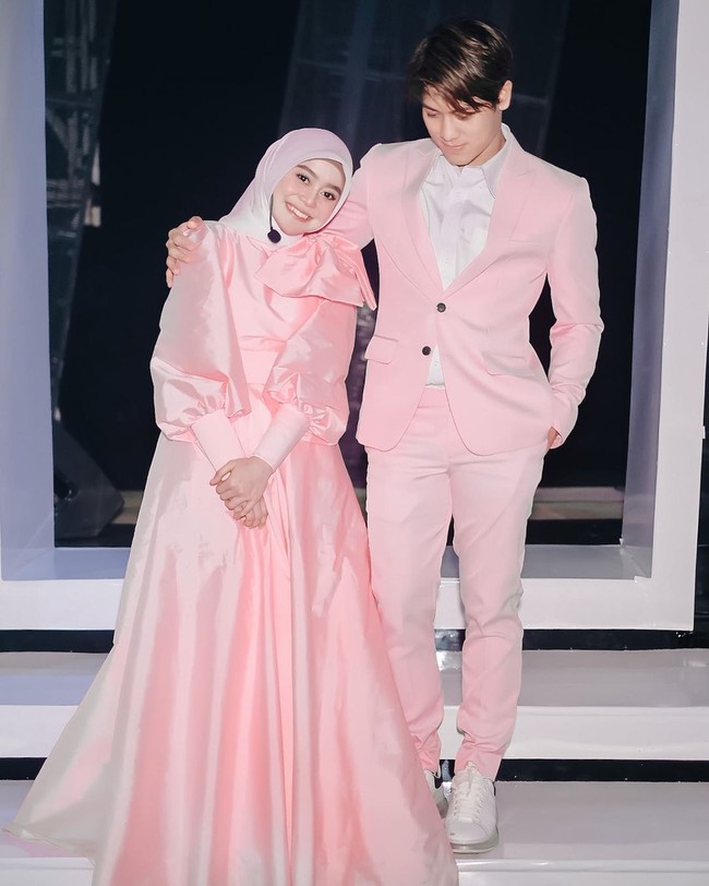 Sepanjang 2020 ini, nama Lesti Kejora juga terus dibicarakan karena kisah cintanya dengan pemain sinetron Rizky Billar. Setelah sebelumnya hubungan asmara mereka diduga hanya settingan untuk popularitas, kini Rizky membantahnya.  Foto: Instagram @lestykejora