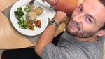 10 Pose Kulineran Marc Klok yang Sudah Resmi Jadi WNI