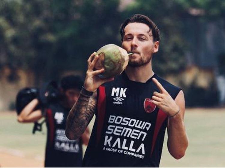 10 Pose Kulineran Marc Klok yang Sudah Resmi Jadi WNI