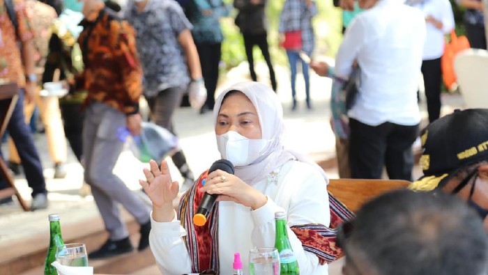 Menteri Ketenagakerjaan, Ida Fauziyah melakukan pertemuan dengan persatuan hotel dan restoran Indonesia (PHRI) di Labuan Bajo.
