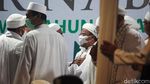 Habib Rizieq Bermasker dan Face Shield di Acara Maulid-Pernikahan Putrinya