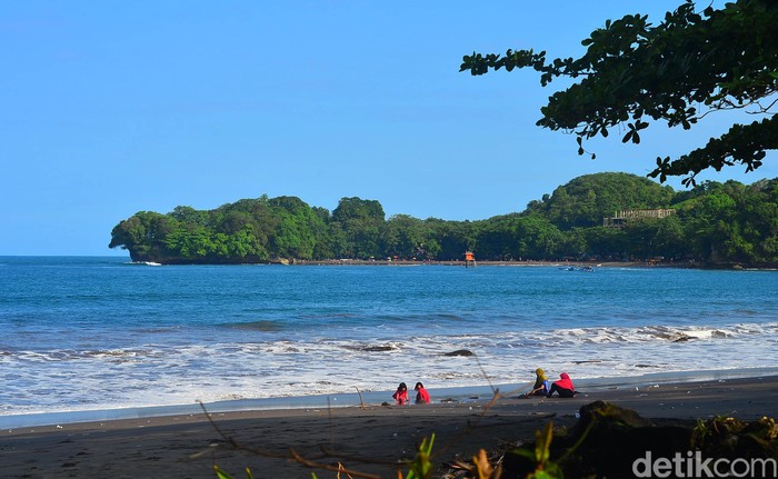 Pantai Batukaras di Pangandaran