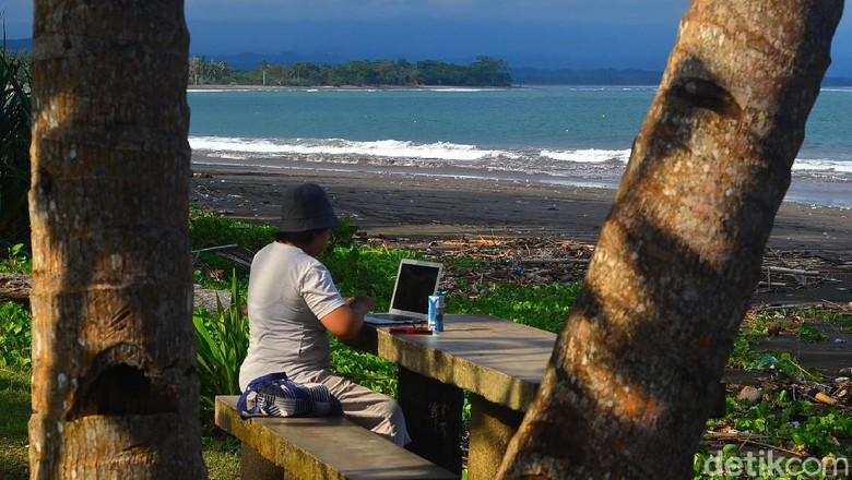 Pantai Batukaras di Pangandaran Pantai Batukaras di Pangandaran