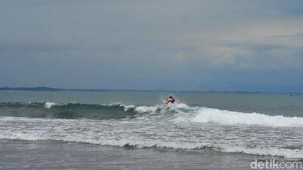 Potret Indahnya Pantai Batukaras di Pangandaran