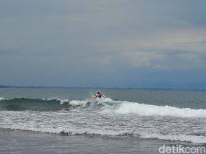 Potret Indahnya Pantai Batukaras di Pangandaran
