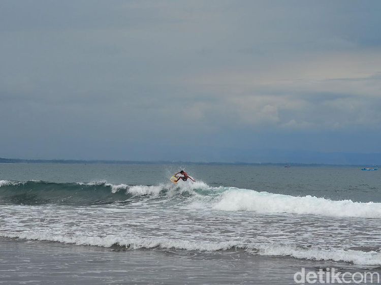 Potret Indahnya Pantai Batukaras di Pangandaran