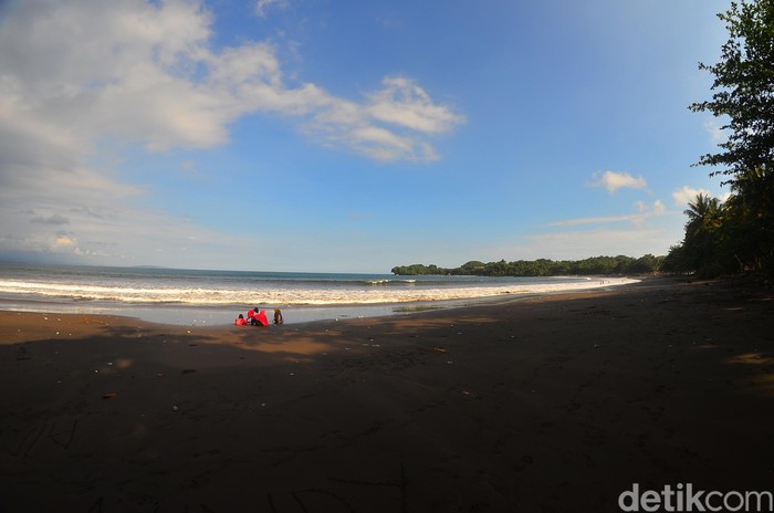 Pantai Batukaras di Pangandaran