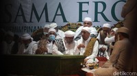 Seperti diketahui, Habib Rizieq menggelar peringatan Maulid Nabi Muhammad SAW dan pernikahan anaknya, Syarifah Najwa Syihab, malam ini. Sementara resepsi pernikahan puri keempat Habib Rizieq, Syarifah Najwa Shihab digelar Minggu (15/11) besok.