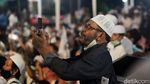 Potret Kerumunan Tanpa Jarak di Acara Maulid-Pernikahan Putri Habib Rizieq