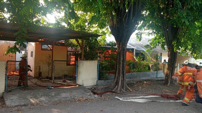 rumah dinas Jasa Marga terbakar