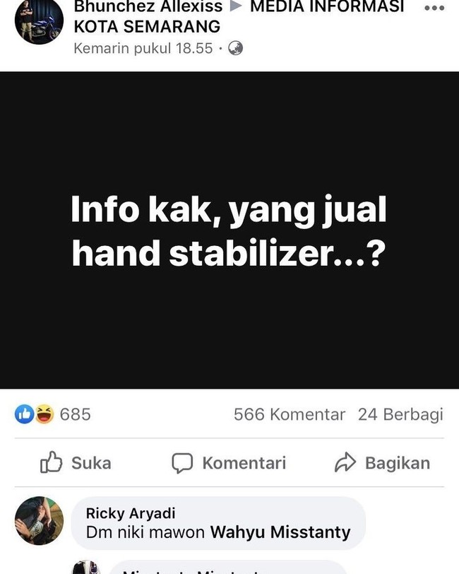 Tangannya tremor parah ya sampai butuh hand stabilizer? Hand sanitizer kali maksudnya. Foto: Facebook.com/James.bhun.1