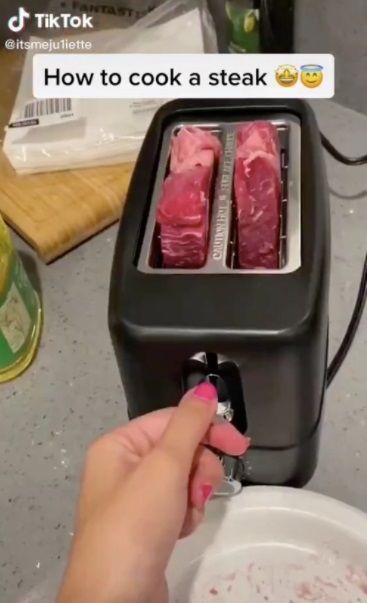 Masak Steak di Pemanggang Roti