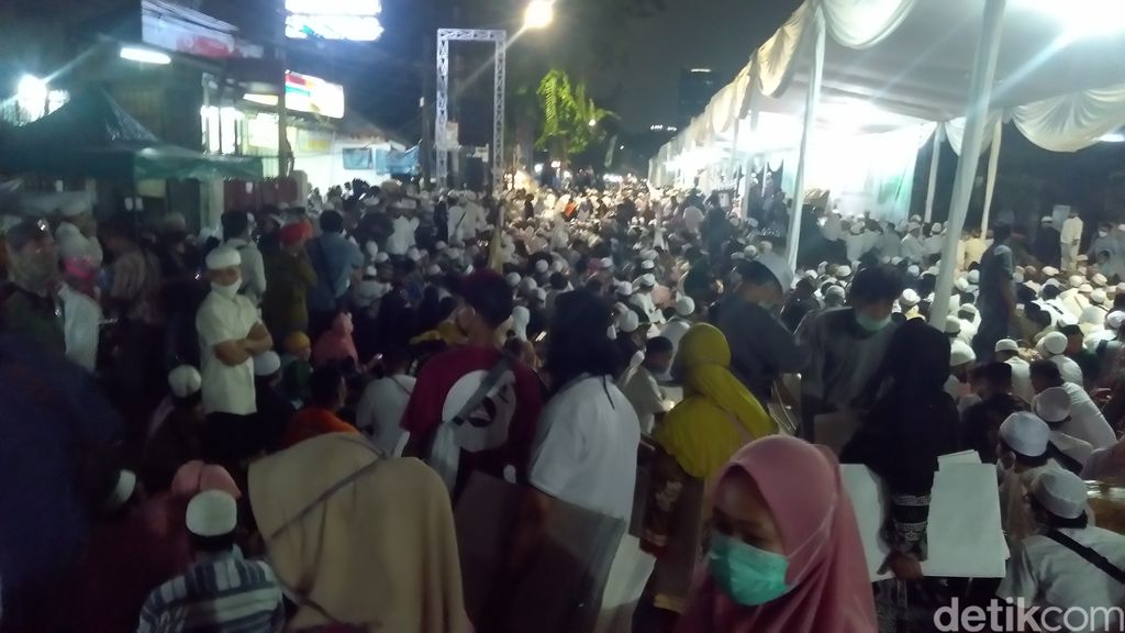 Suasana Maulid Nabi di kediaman Habib Rizieq di Petamburan