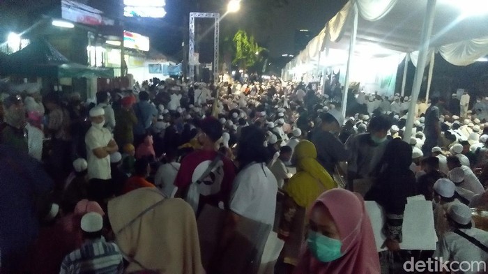Suasana Maulid Nabi di kediaman Habib Rizieq di Petamburan