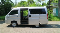 Bekerja sama dengan mitra karoseri, PT Suzuki Indomobil Sales (SIS) menghadirkan Suzuki New Carry Minibus dan New Carry Blind Van. Keduanya menggunakan pintu geser untuk mengakses kabin belakang. Foto: dok. Suzuki Indomobil Sales