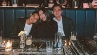 Sama seperti anak milenial kebanyakan, Syaima Salsabila juga hobi nongkrong di bar bersama teman-teman. Seperti yang terlihat di foto ini. Foto: Instagram @syaimasalsabila