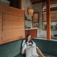 Sebagai seorang selebgram, perempuan 24 tahun ini cukup eksis di media sosial. Ia memiliki 466 ribu pengikut. (Foto: Instagram @syaimasalsabila)