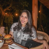 Di Instagram, ia kerap mengunggah foto-foto kegiatannya seperti saat OOTD, kulineran atau liburan. Namun, banyak orang yang mengenal dia lewat konten-konten kocak. (Foto: Instagram @syaimasalsabila)