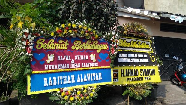 Tenda terpasang di Jl KS Tubun menjelang nikahan putri Habib Rizieq dan peringatan Maulid Nabi SAW. Tenda terpasang di Jl KS Tubun menjelang nikahan putri Habib Rizieq dan peringatan Maulid Nabi SAW.