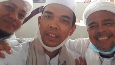 Foto-foto Ustaz Abdul Somad Bertemu Habib Rizieq Shihab