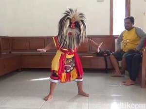 Bocah TK yang Viral Piawai Main Kendang Ternyata Juga Jago Tari Bujang Ganong