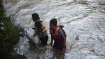 Relawan Kumpulkan 700 Kg Sampah di Sungai Ciliwung