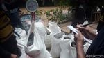 Relawan Kumpulkan 700 Kg Sampah di Sungai Ciliwung