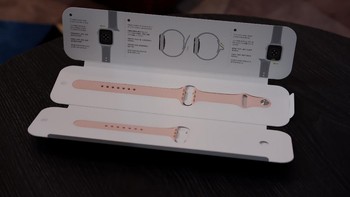 Apple memberikan strap berukuran L dan M. Foto: Adi Fida Rahman/detikINET