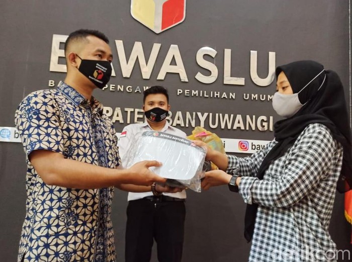 Bawaslu Banyuwangi Distribusikan APD ke Jajaran Pengawas Kecamatan dan Desa