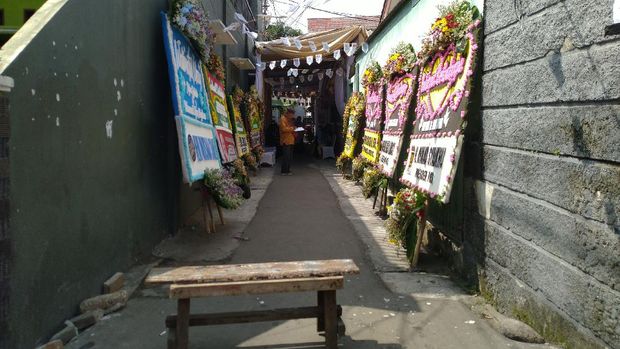 Rows of flowers at Habib Rizieq's house (Sachril Agustin Berutu / detikcom)